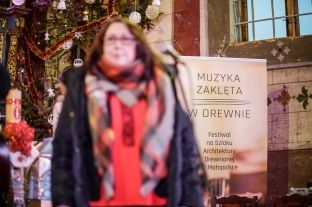 Koncert kold otwierajcy 12.edycj Festiwalu Muzyka Zaklta w Drewnie